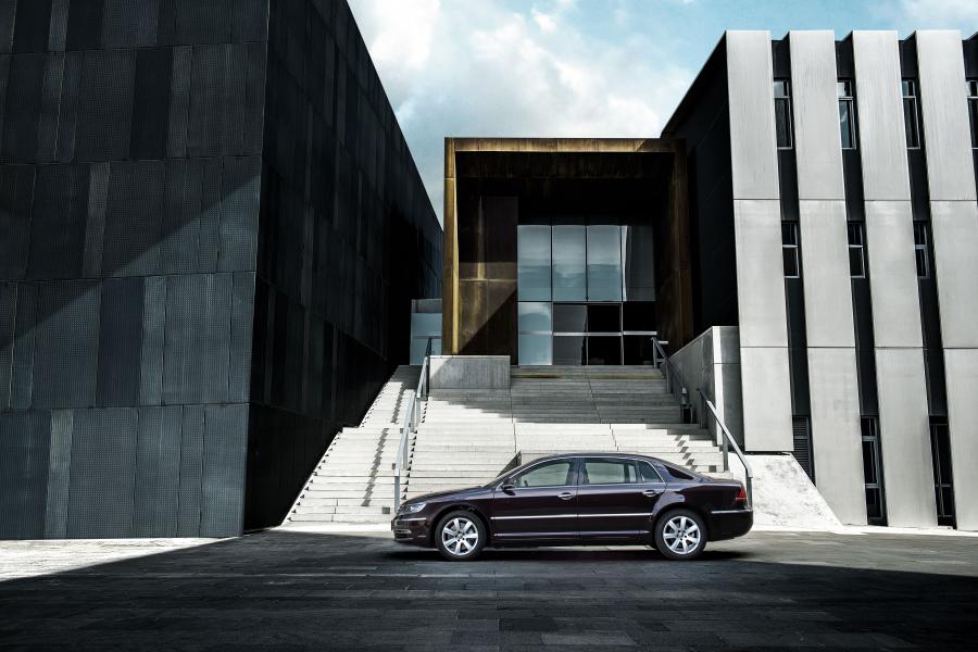  Volkswagen Phaeton V6 2015 года  (CN) (фото 11 из 15)